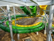 Спортивная площадка скольжения водного бассейна скольжения стеклоткани на открытом воздухе спиральная для парка атракционов