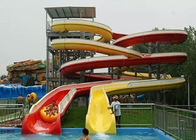 Скольжение бассейна цвета смешивания коммерчески спиральное для курорта